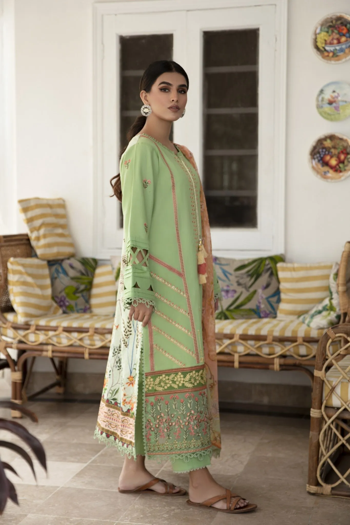 Aabyaan Afsaneh Luxury Lawn Collection – Nazeer (AL-06)
